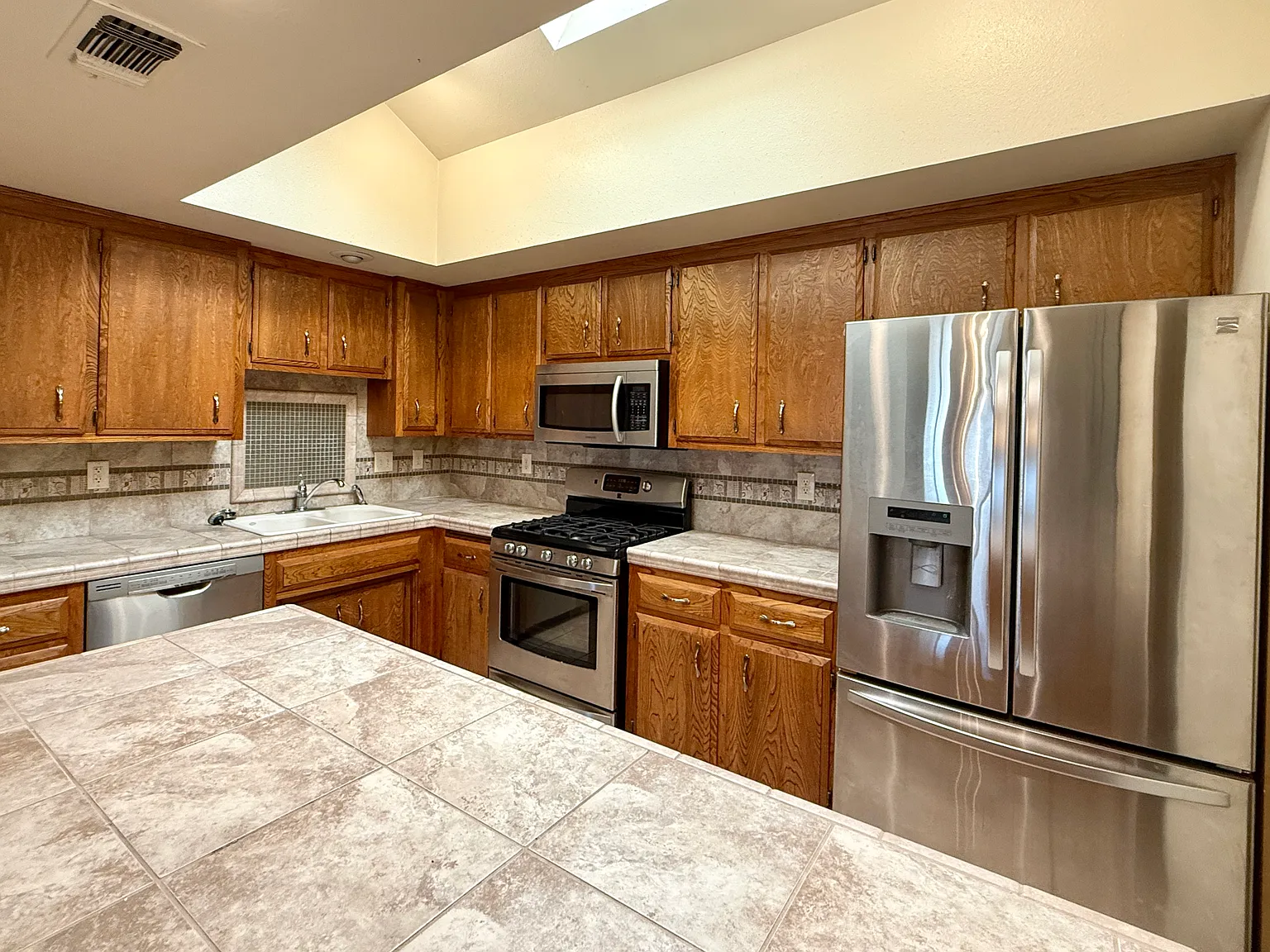 7140 Hanover Cir — Photo 3