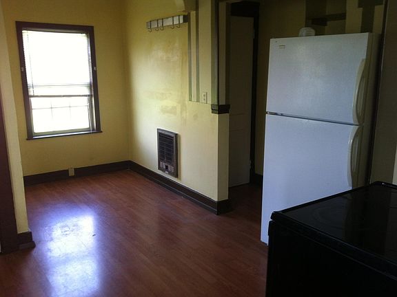 2nd image of 1403 Maple Ave