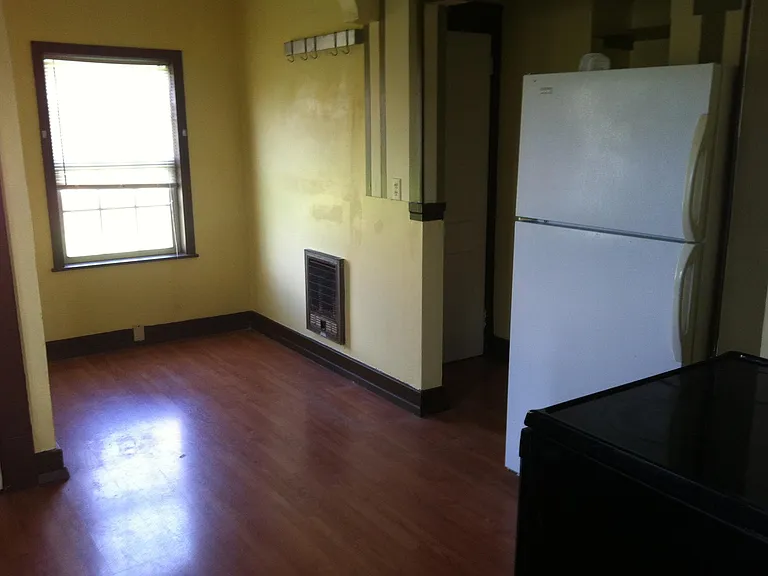 1403 Maple Ave — Photo 2