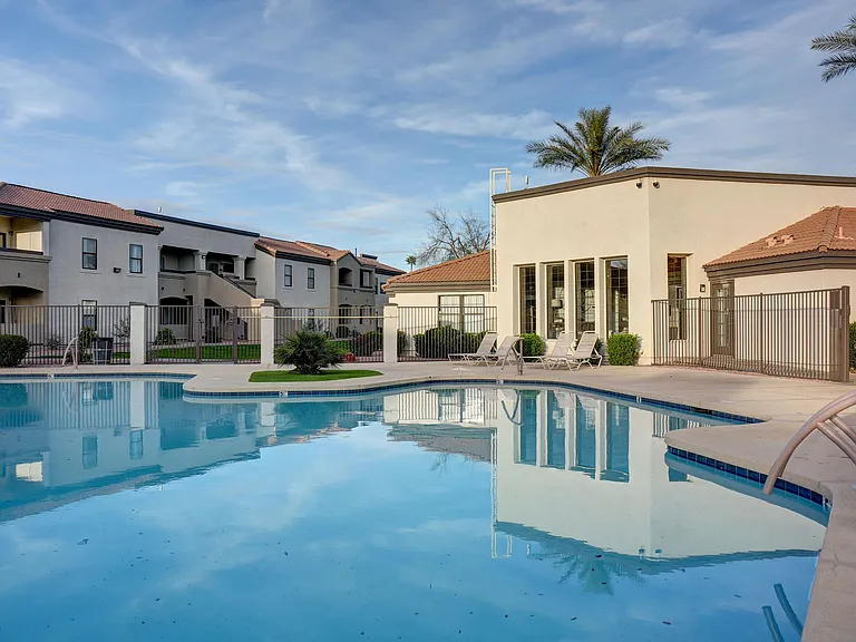 San Martin Apartments — Photo 13