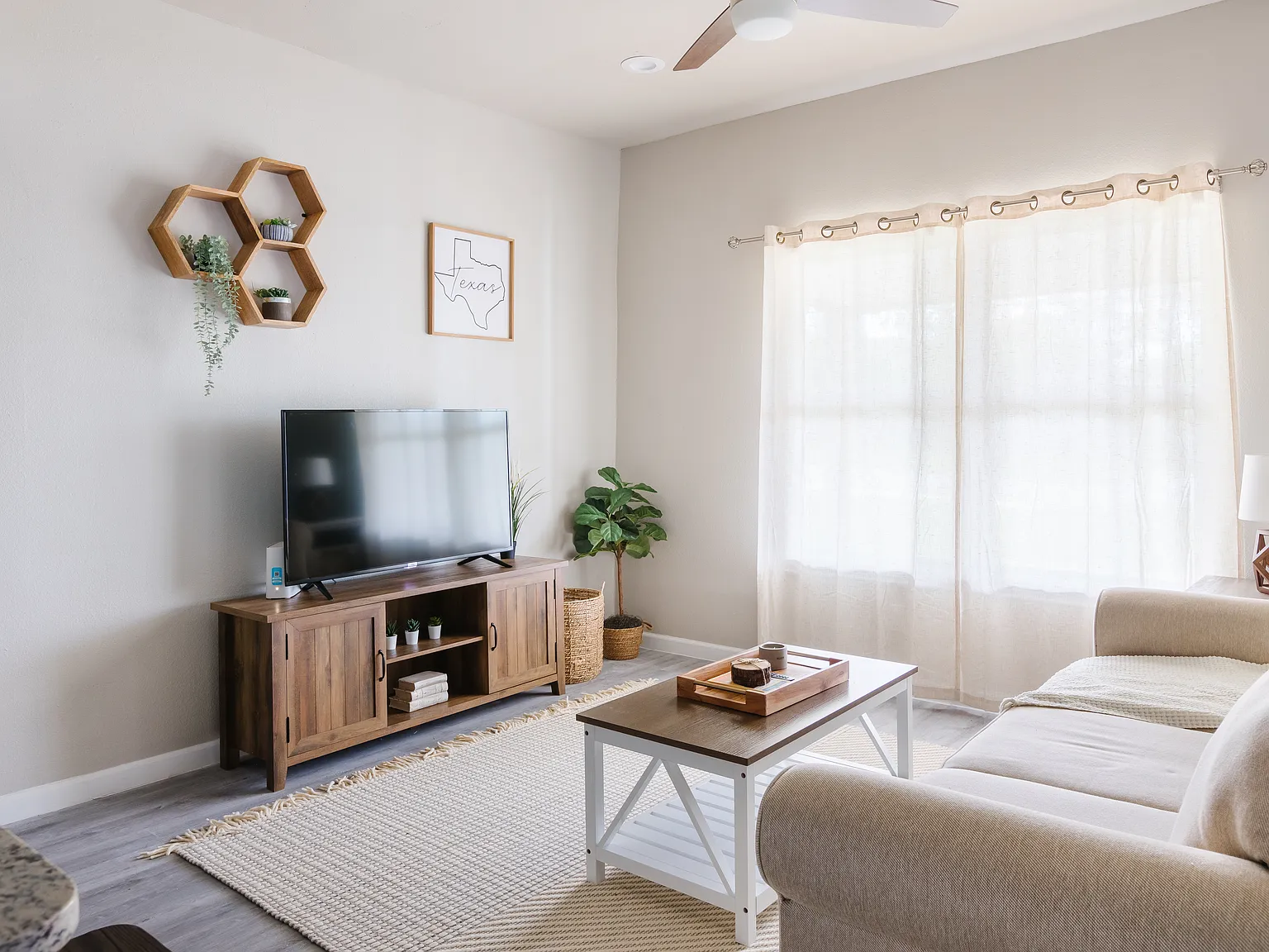 3 bed, 1041 sqft, $2,200 — Photo 4