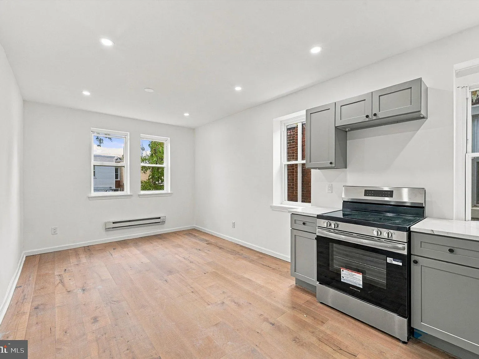 2 bed, 1.0 bath, 650 sqft, $1,600 — Photo 2