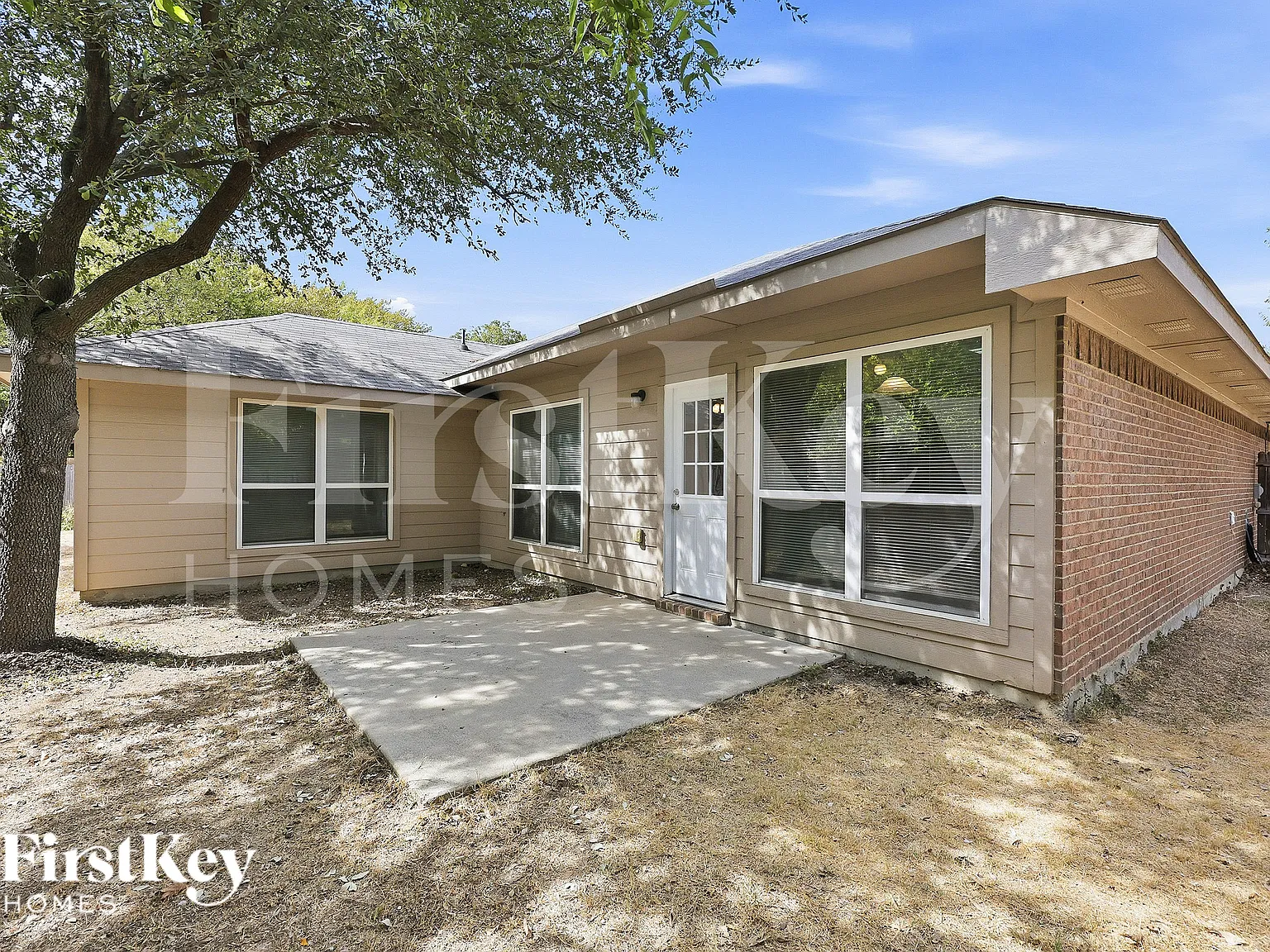 3 bed, 2.0 bath, 1804 sqft, $2,070 — Photo 2