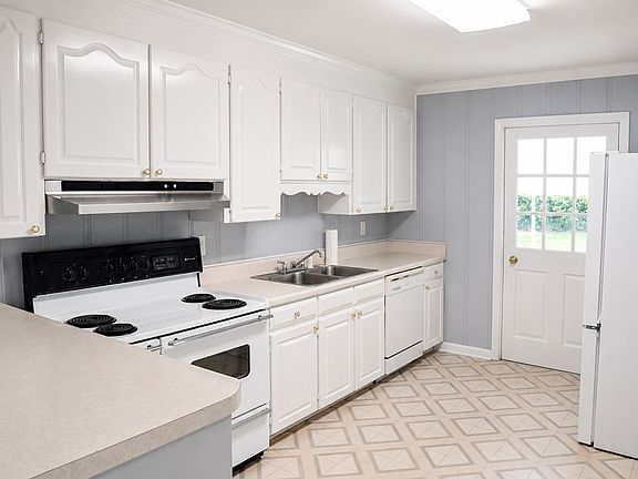 2nd image of 908 Virginia Pl
