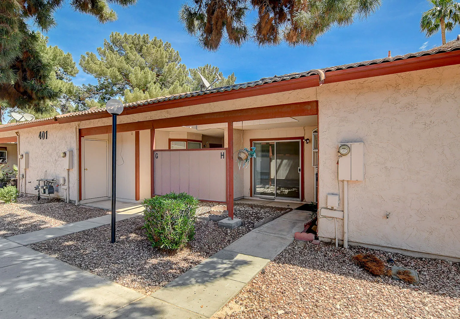 2 bed, 2.0 bath, 942 sqft, $1,100 — Photo 1