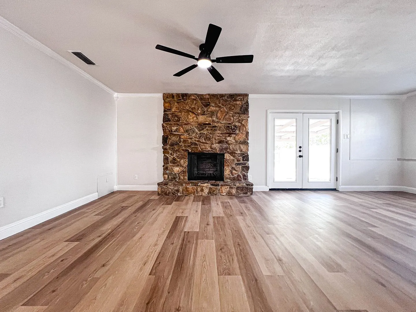 Remodeled with a huge backyard! — Photo 4