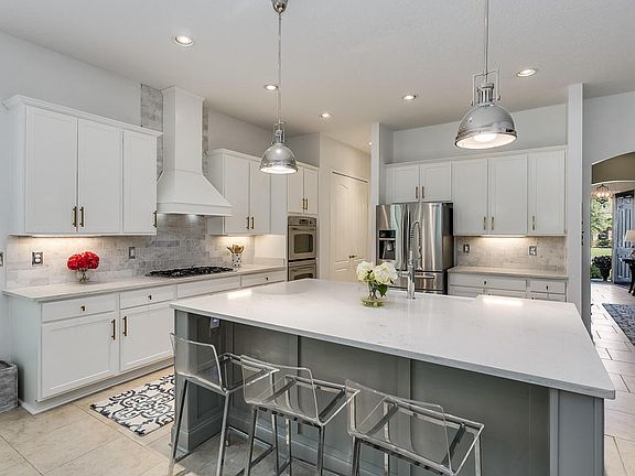 4th image of 89 Royal Lake Dr