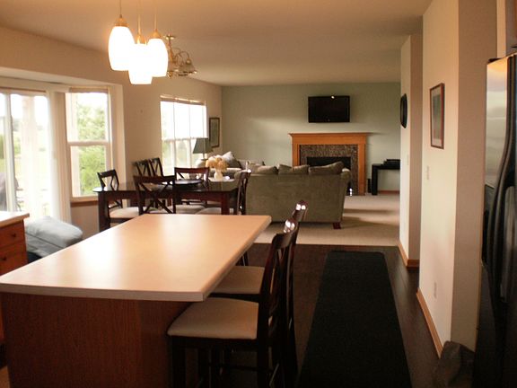 5th image of 838 Stuyvesant Dr