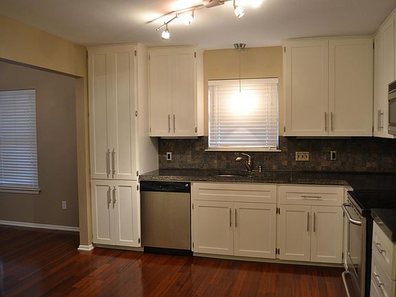3rd image of 1546 Camellia Ln