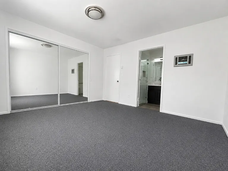 1532 Granville Ave #104 — Photo 16