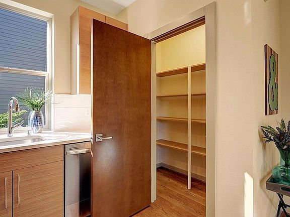 5th image of 709A 15th Ave