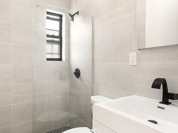 5th image of 3404 34th Ave APT E4