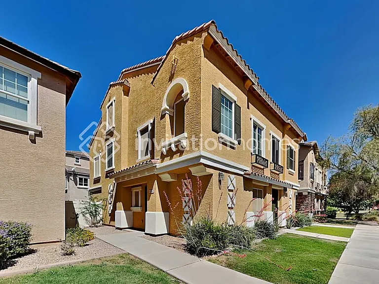 4084 E Windsor Dr — Photo 1