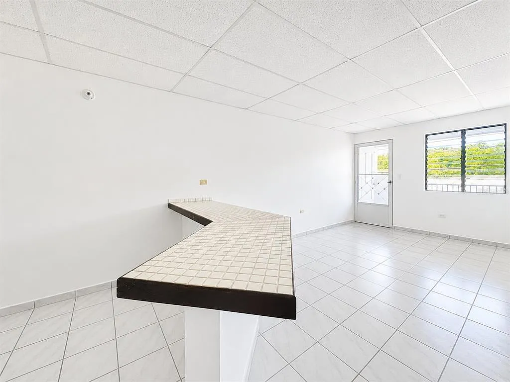 3 bed, 1.0 bath, 830 sqft, $800 — Photo 3
