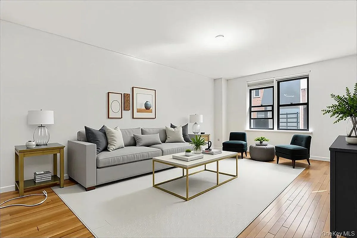 665 Thwaites Pl APT 4V photo 1