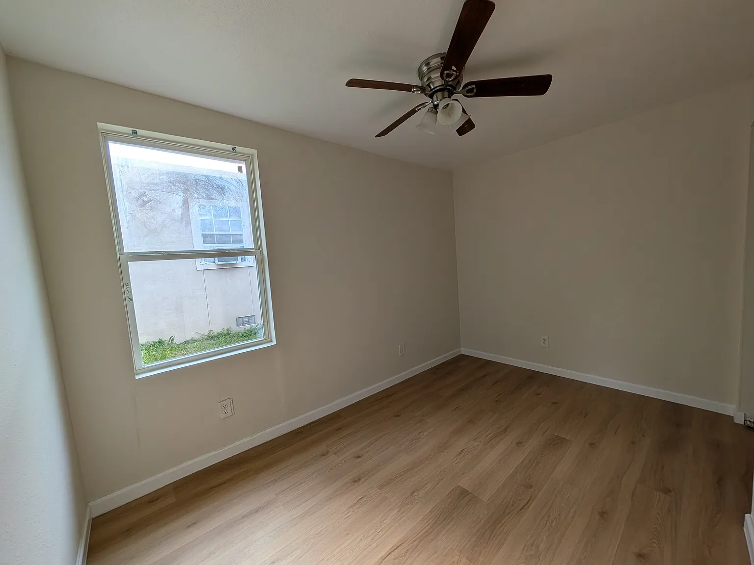 4 bed, 850 sqft, $1,200 — Photo 1