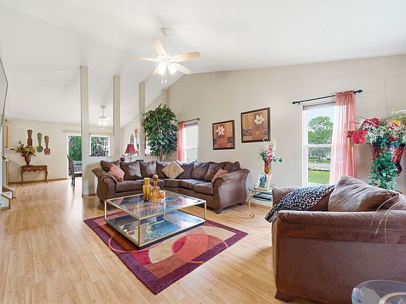 4th image of 1611 Lake Pointe Ct