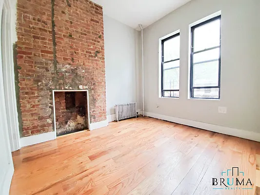 Rented by Bruma Realty LLC | media 25