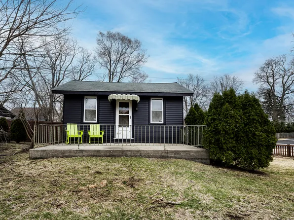 237 S Washington St, Westmont, IL 60559