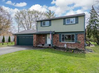 415 Lange Dr, Troy, MI