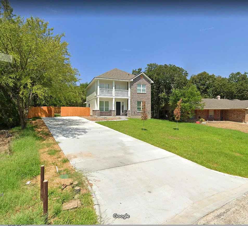 5 bed, 5.5 bath, 2421 sqft, $4,600 — Photo 1