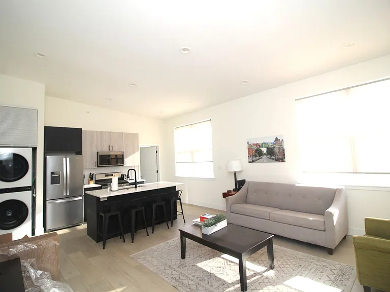 Modern and Sleek 611 S Fagley Street Apartments! — Photo 33