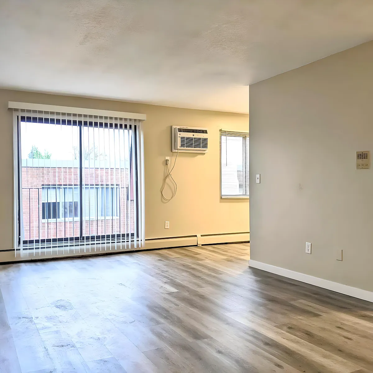 Building Photo - 1865 Magnolia Ave E #306