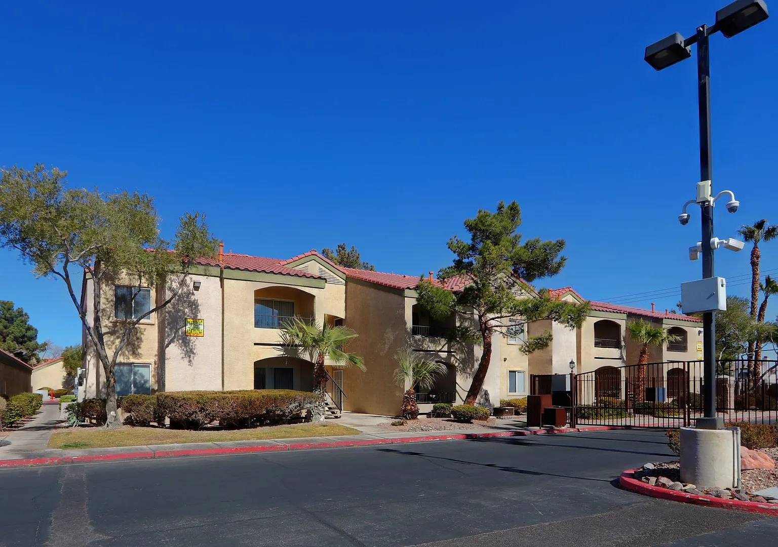Fantastic 2 Bedroom Condo! — Photo 2