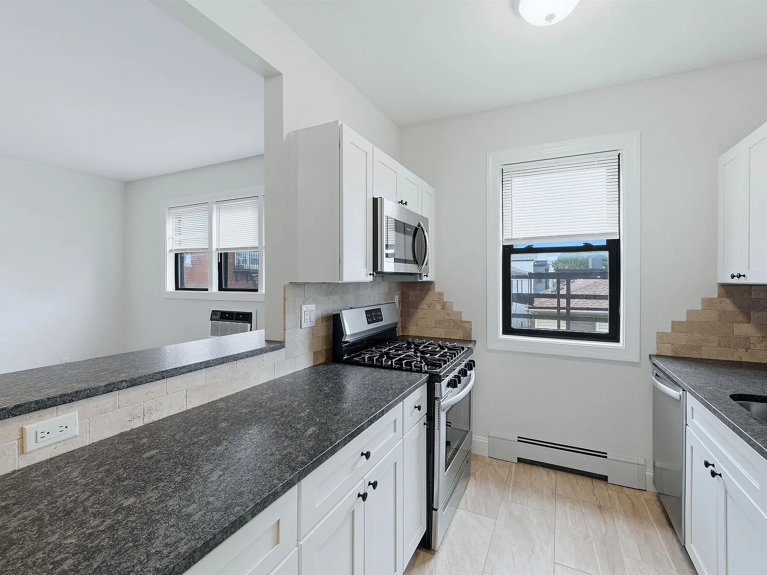 2 bed, 1.0 bath, $2,400 — Photo 3