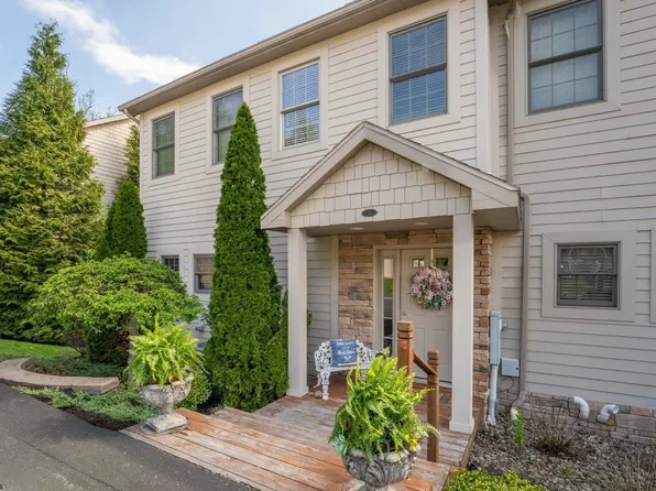 33 Waterside Dr, Morgantown, WV 26508