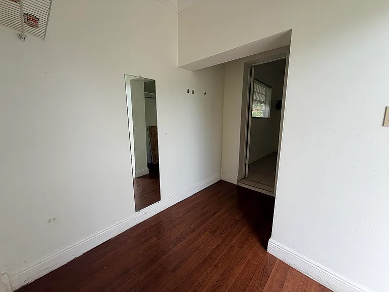 2438 Thomas St #3 — Photo 10