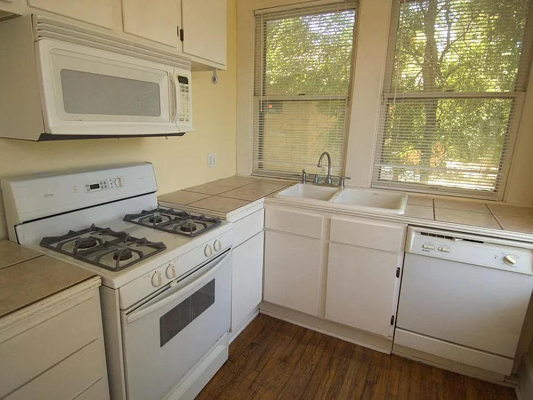 1107 W 22nd St #A — Photo 7