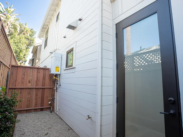 325 W Anapamu St #A — Photo 14