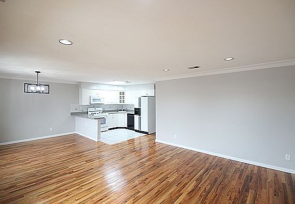 3rd image of 247 Terrace Ave Floor 2