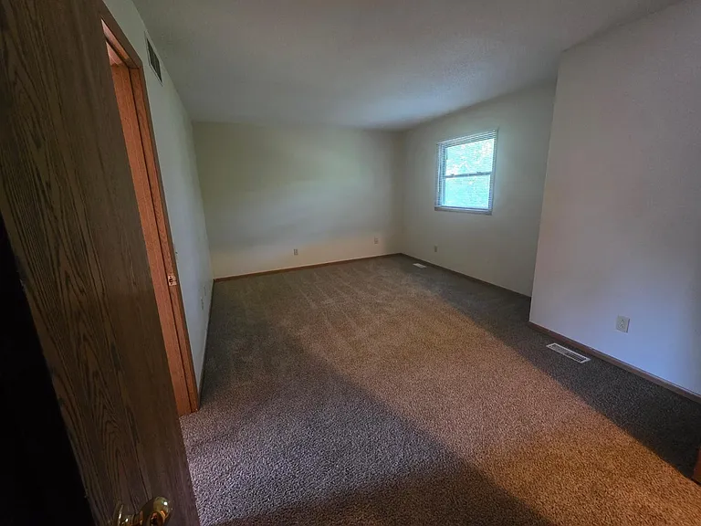 1009 Valley Side Dr — Photo 17
