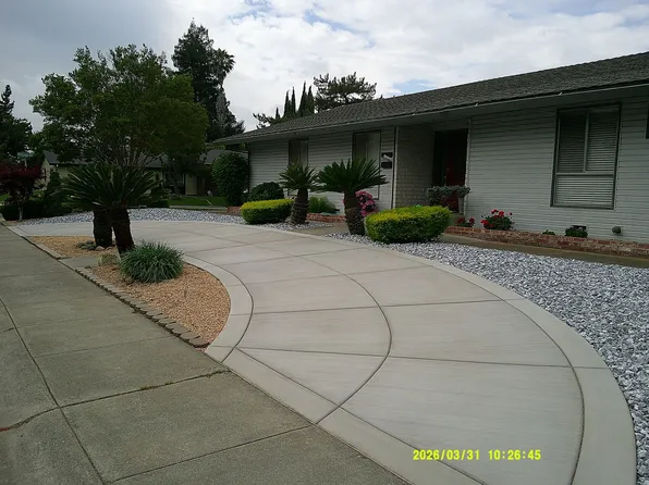 390 S Almond St, Dixon, CA 95620