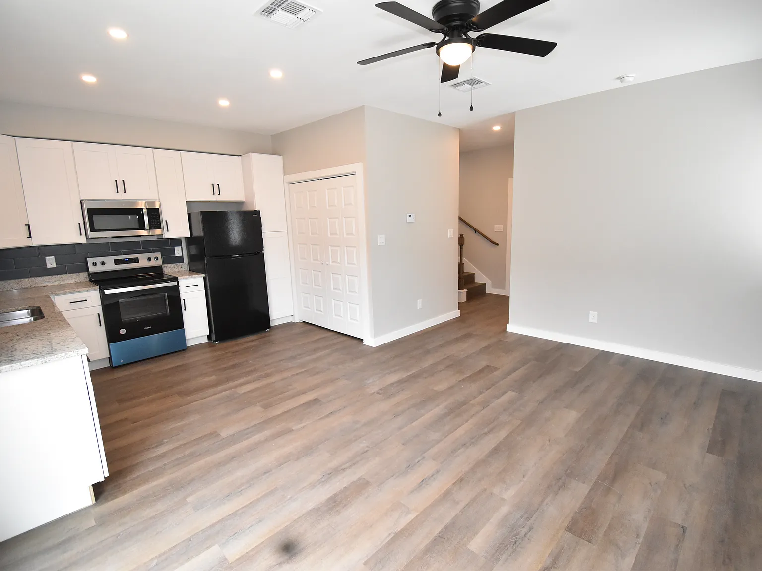3 bed, 2.5 bath, 1100 sqft, $1,350 — Photo 3