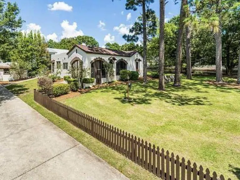 109 Gaston Ave — Photo 3