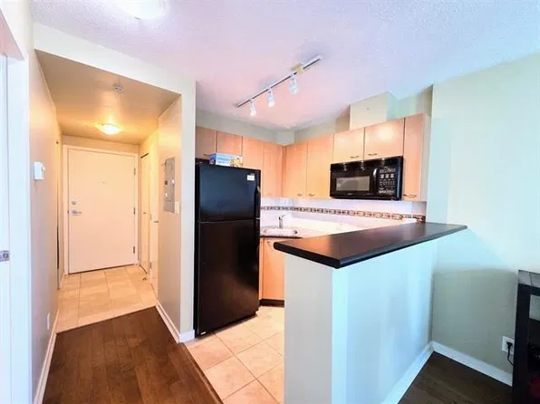 1367 Alberni St #1109, Vancouver, BC V6E 4R9