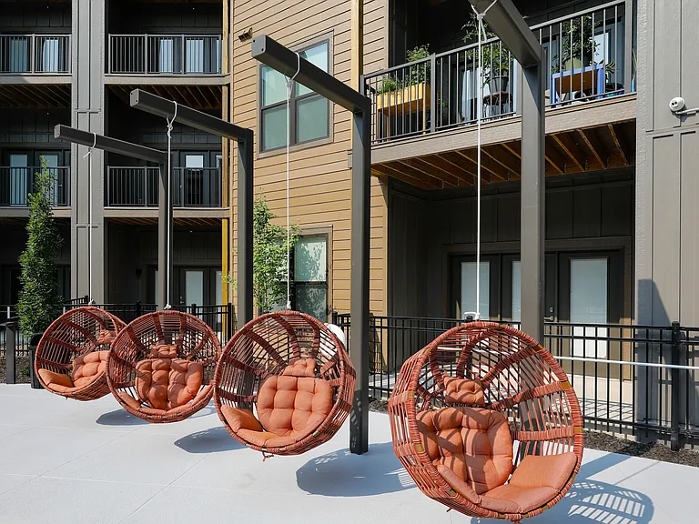 SWING INTO RELAXTION POOLSIDE