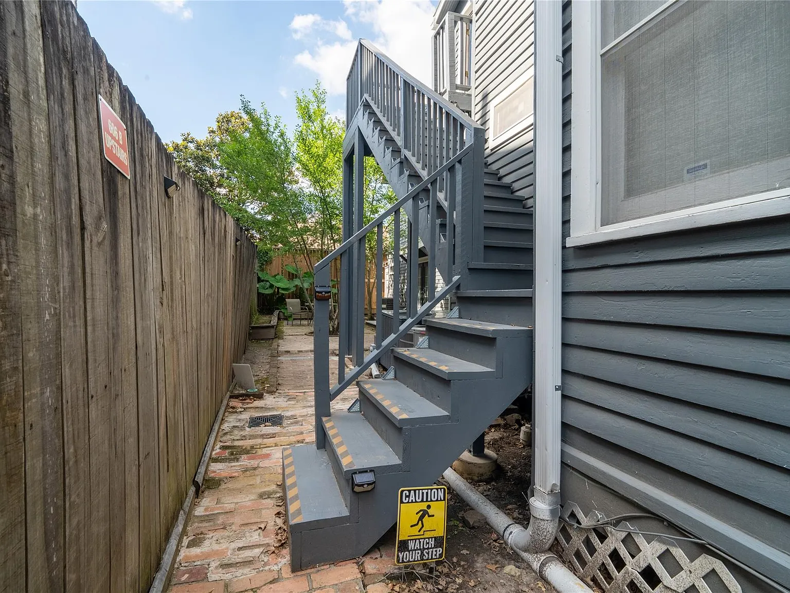 3 bed, 1.0 bath, 980 sqft, $2,000 — Photo 3