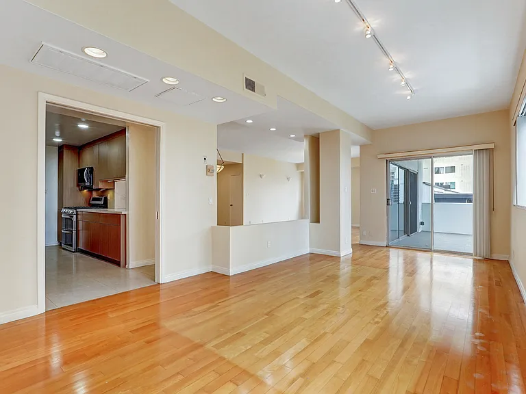 10787 Wilshire Blvd #802 — Photo 32