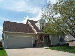 1012 SE Dover Dr, Lees Summit, MO 64081
