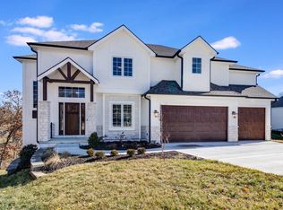 4425 NE Gateway Dr, Lees Summit, MO 64064