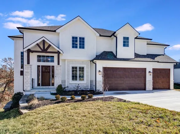 4425 NE Gateway Dr, Lees Summit, MO 64064