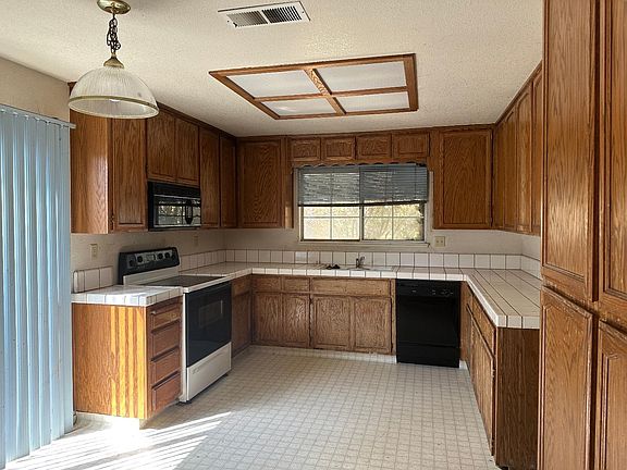 4th image of 2404 Beatrice Ln