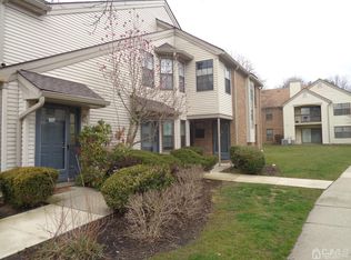 1016 Harbor Club Dr, Parlin, NJ 08859