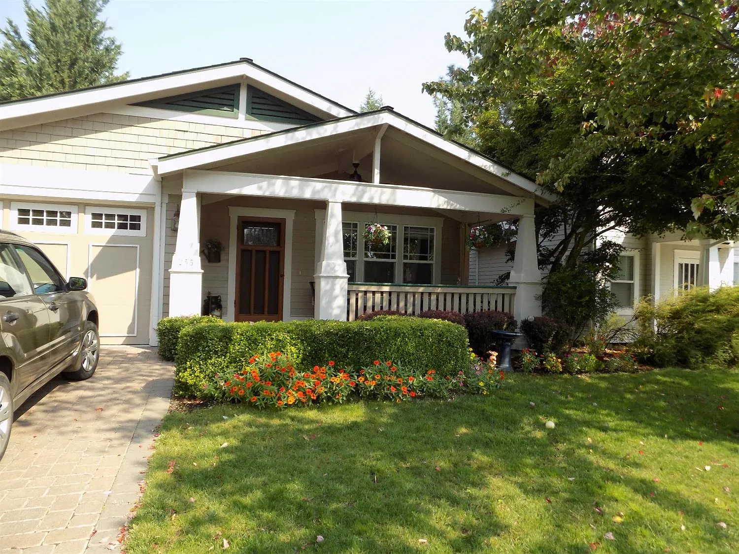255 Cottage St photo 1