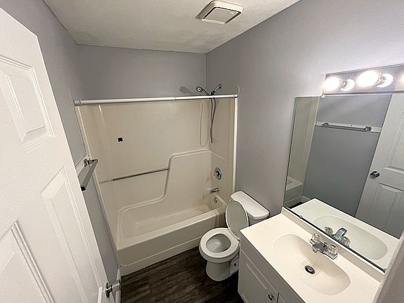 4th image of 715 Oakdale Ave APT 12