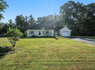 8 Meadowview Rd, Wilbraham, MA 01095